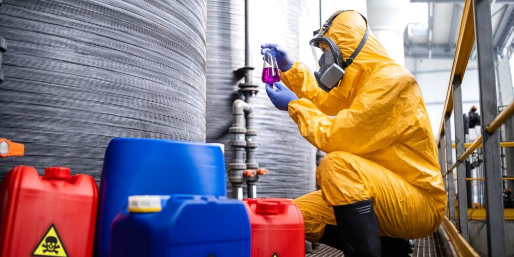 Quais normas regulam o trabalho com líquidos inflamáveis? - BGV Serviços